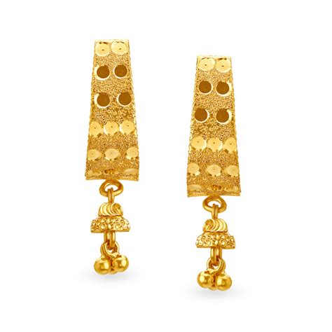 Buy Versatile Lustrous Modern Gold Hoop Earrings At Best Price Tanishq Us