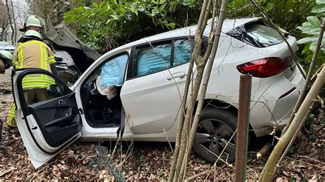 Auto Gegen Baum Frau Bei Unfall In Kirchseelte Schwer Verletzt Dko