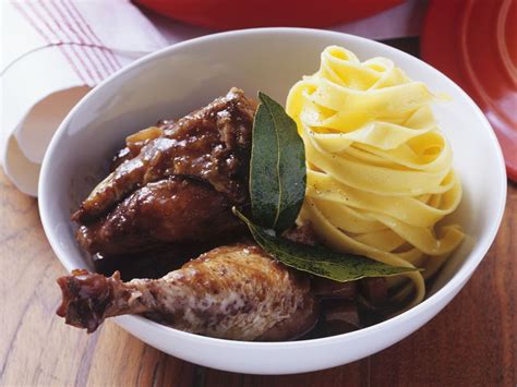 Geschmortes Huhn In Rotwein Rezept Eat Smarter