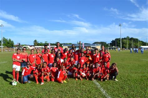 Album Le Tournoi de la Solidarité Scolaire Joyeux club Football