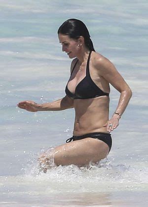 Courteney Cox In Black Bikini On The Beach In Bahamas Gotceleb