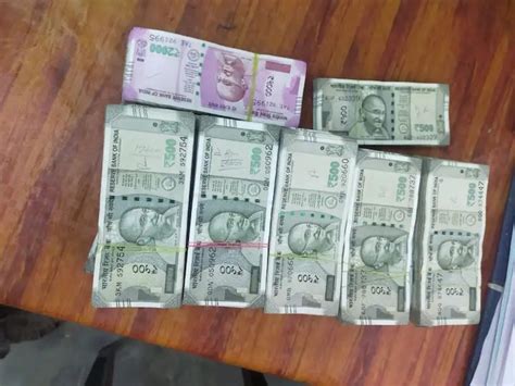 Rs Lakh Unaccounted Money Seized From A Man Handed Over To It Dept