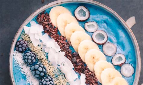 5 Smoothie Bowl Ideas Well Be Copying Dry Coconut Coconut Chips