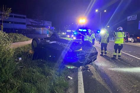 FF Wiener Neudorf Unklare Lage nach Fahrzeugüberschlag