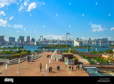 Odaiba Tokyo skyline Stock Photo - Alamy