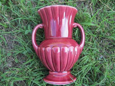 Mccoy Or Shawnee Usa Maroon Marsala Double Handled Vase Etsy Handle