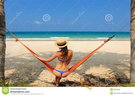 Femme Dans L Hamac Sur La Plage Photo Stock Image Du Paisible Fille