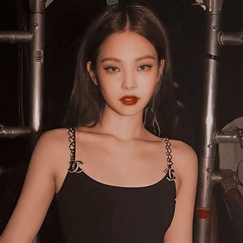 Blackpinks Jennie Sets The Internet On Fire With Her Hot And Elegant