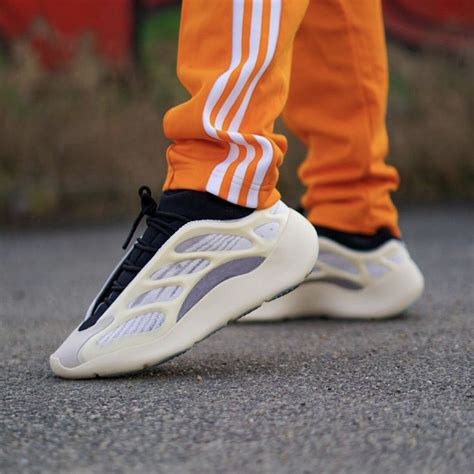 Adidas Yeezy 700 V3( White) – Buzz Shop