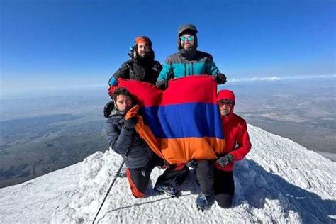 5 Armenians from Egypt Reach Mt. Ararat Summit - Asbarez.com