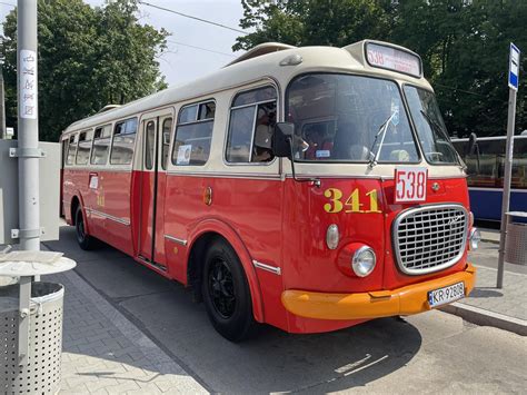 Po raz kolejny zabytkowe autobusy i tramwaje wyjechały na krakowskie