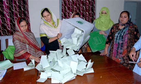 In Pictures Pakistan Votes In By Elections On 35 Constituencies Pakistan Dawn