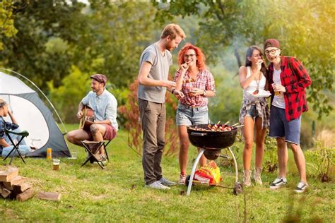 Lucky Polls Celebrate 4th July With A Barbeque Party