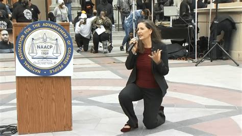 Mayor Libby Schaaf Takes A Knee At Oakland Rally Nbc Bay Area