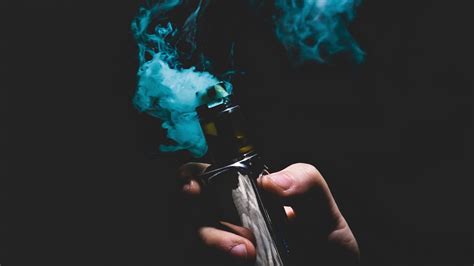 What Is ‘Vaping Illness,’ and Why Are Its Effects So Deadly? | Allure