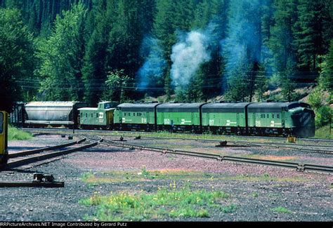 BN F9 helper set: #814 + #853 +#814 + #816 shoving e/b train