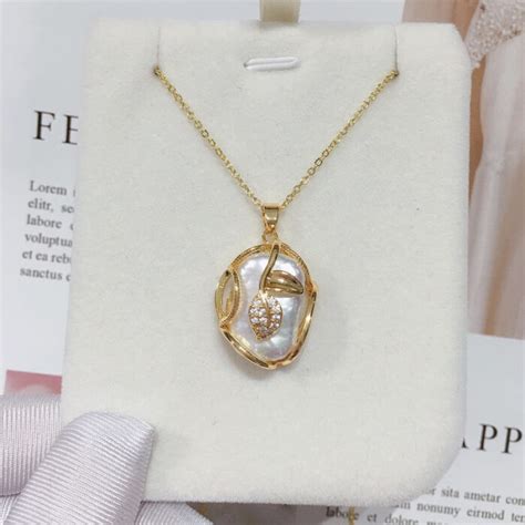 Mother Of Pearls Pendant Jewelry Store