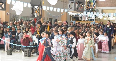 El Colegio San Francisco recordó la Revolución de Mayo con Líderes