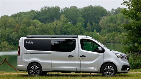 Renault Lance Le Grand Spacenomad Version Longue De Son Van Toit