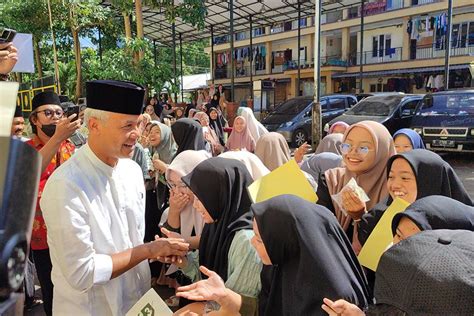 Momen Ribuan Santri Ponpes An Nur Ngrukem Histeris Sambut Ganjar Pranowo