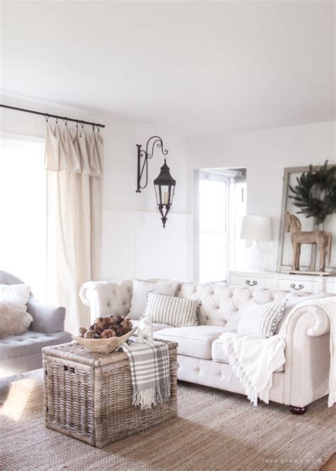 45 Comfy Farmhouse Living Room Designs To Steal DigsDigs