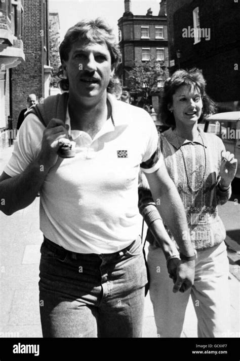 6 Hot Sexy Cathy Carr Bikini Pics