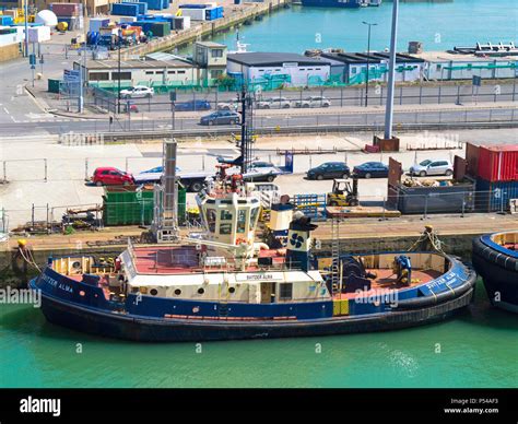 Svitzer Tug Boat Alma In Southampton Docks Stockfotografie Alamy