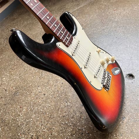 Fender Stratocaster 1965 Three Tone Sunburst Tone Wolf