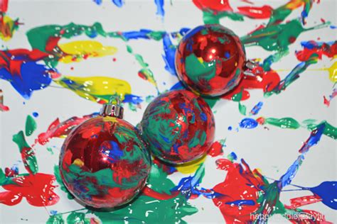 Christmas Bauble Painting - HAPPY TODDLER PLAYTIME