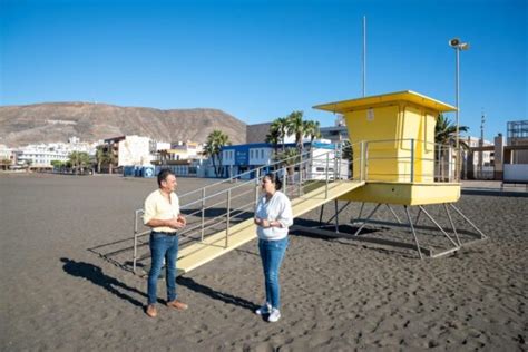 La playa de Gran Tarajal reabre y es apta para el baño