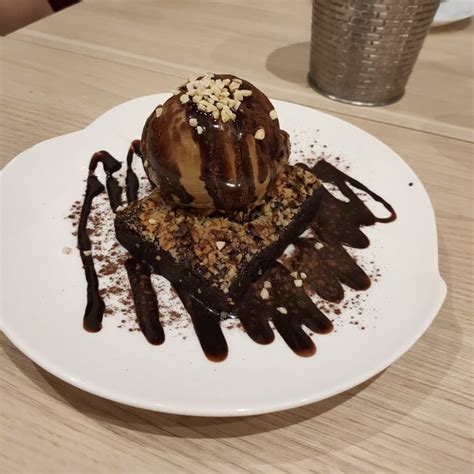 Ws Deli Experience Store Jurong East Singapore Classic Brownie Review