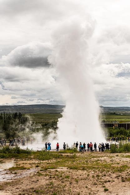 Erupci N De Strokkur Geyser En El Rea Geot Rmica De Haukadalur