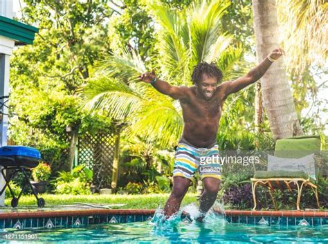 88 Cannonball Into Pool Splash Stock Photos High Res Pictures And