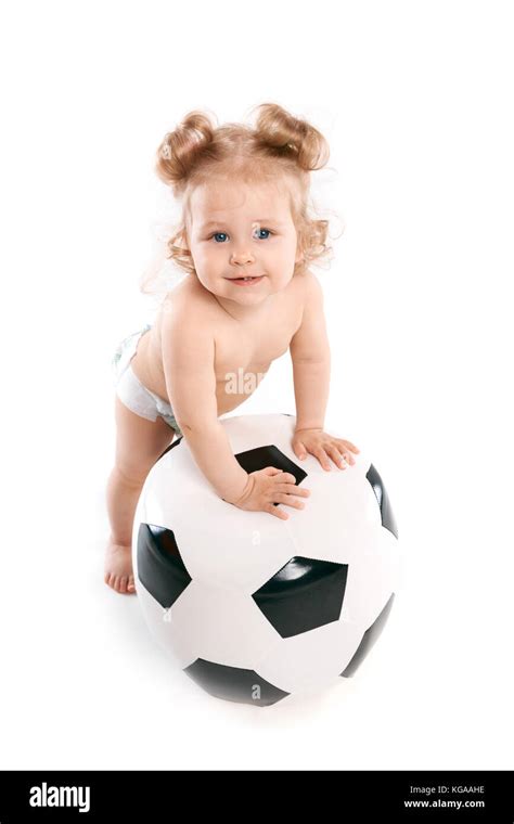 Petite Fille Avec Ballon De Foot Banque De Photographies Et Dimages à