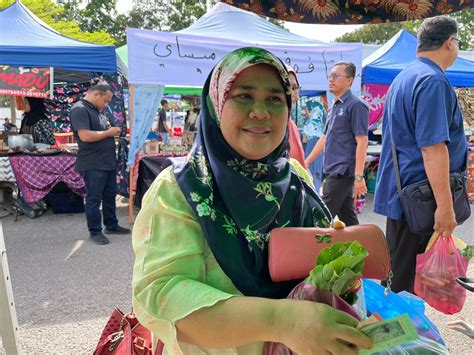 Program Jualan Jelajah Peladang Muda Tawar Barangan Keperluan Pada