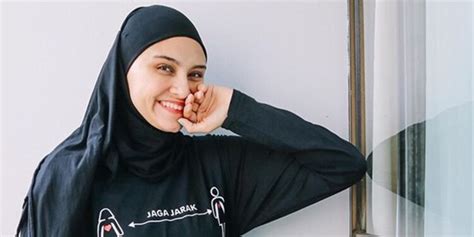 Hot Sexy Zee Zee Shahab Bikini Pics