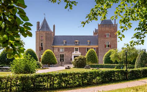 Hostel Heemskerk, spend the night in a 13th-century castle | Stayokay