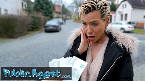 On A Retrouv La Milf Blonde De Westworld Pornologie