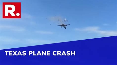 6 Feared Dead As 2 World War Ii Era Planes Collide Mid Air At Dallas