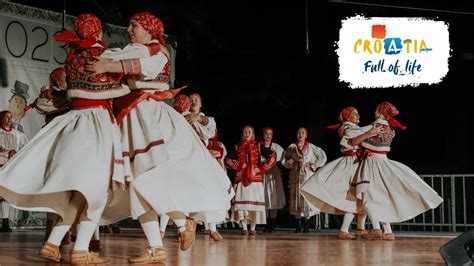 Folklorni koncert KUD a Tena Tena i gosti 57 Đakovački vezovi