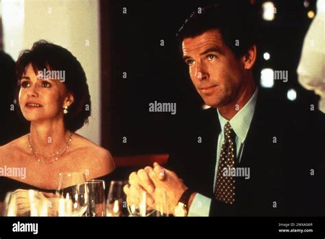 Sally Field And Pierce Brosnan In Mrs Doubtfire 1993 Director Chris Columbus Book Anne Fine