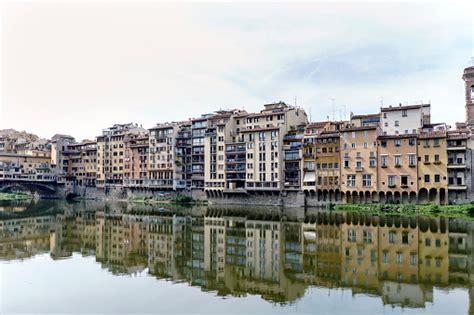 Vistas De Monumentos Calles Barrios Y El Duomo Sitios Turísticos De Florencia Italia Foto De