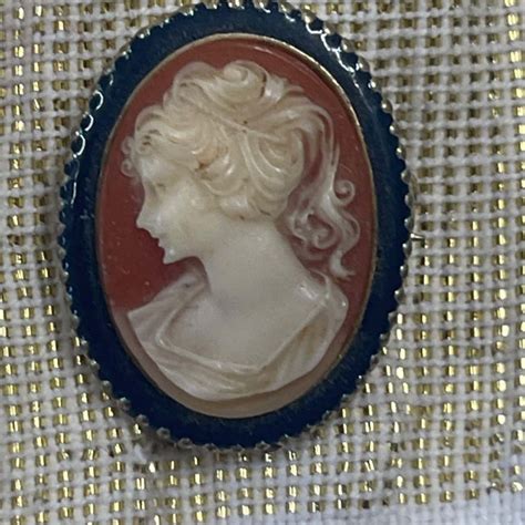 Vintage Cameo Brooches S