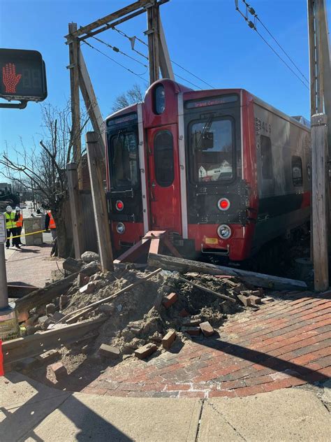 Metro North Service Resumes On New Canaan Branch After Train Crash