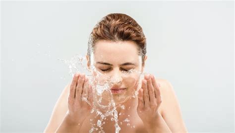 Benefits Of Washing Face With Salt Water Healthshots