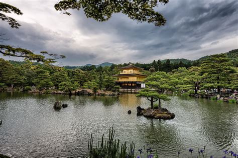 A Strategy for Tackling the Sights of Kyoto - A World of Flophouses