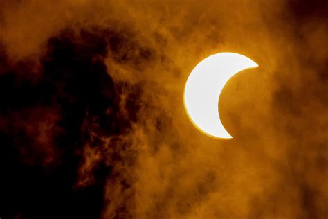 Sigue En Vivo El Eclipse Solar Total Del Abril De Con Un Experto