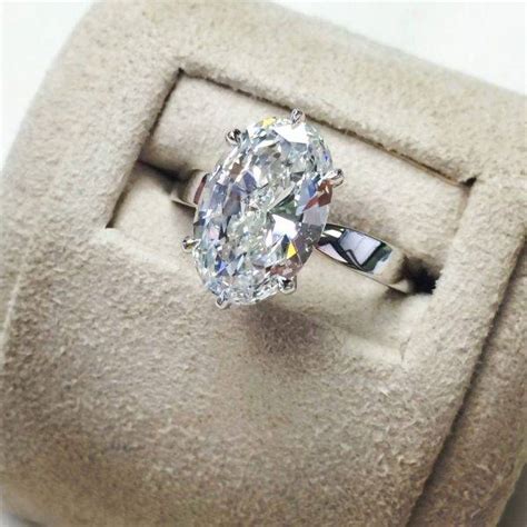 The History of the Oval Cut Diamond | Jonathan's Fine Jewelers