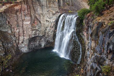 Rainbow Falls: 100 Foot Waterfall in Devils Postpile - California ...