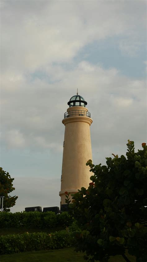 Seashore with Lighthouse · Free Stock Photo